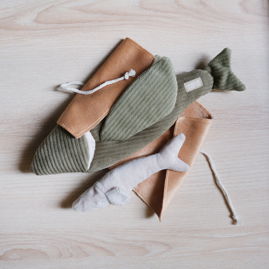 Dog Enrichment Toy FLYING FISH 2-in-1 – Lambwolf Collective