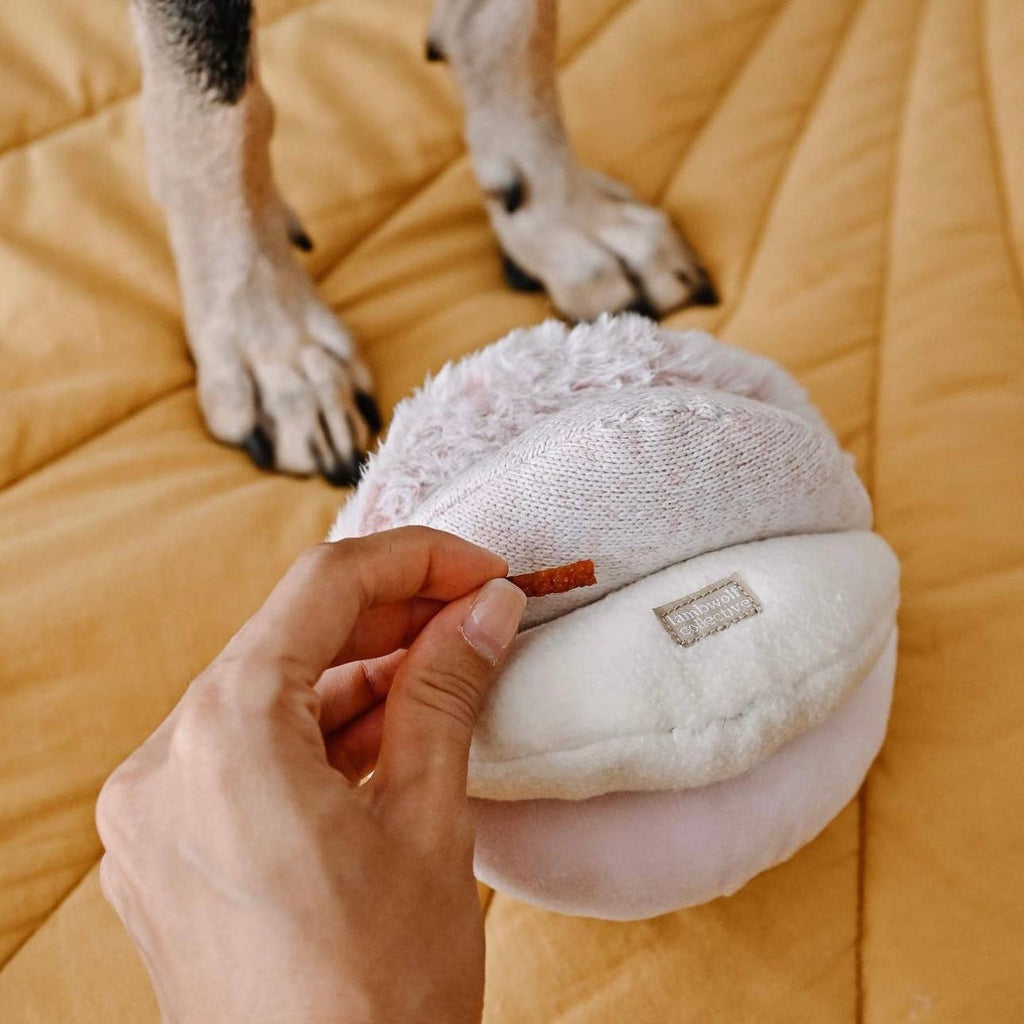 Beschäftigungsspielzeug für Hunde TOTO Rosa – Lambwolf Collective